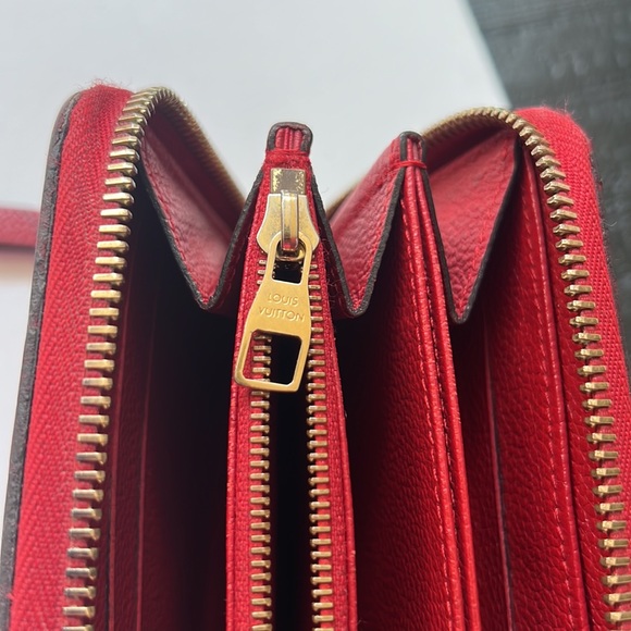 Louis Vuitton Red embossed monogram - Picture 13 of 17